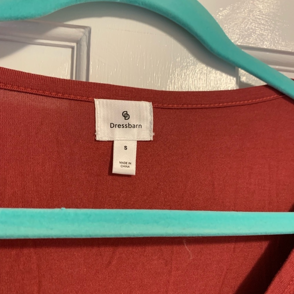 NWOT! Dressbarn Amber Vneck T-shirt - Picture 2 of 4